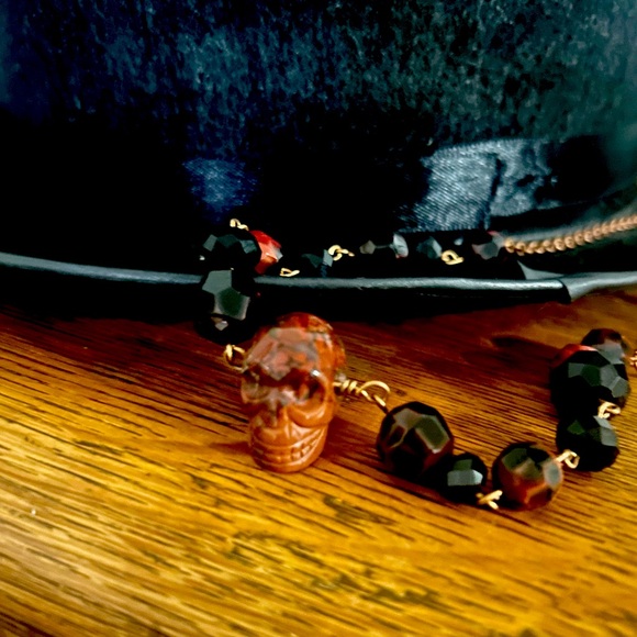 Howlite Skull Necklace. One of a Kind. Copper and black. - Picture 3 of 4